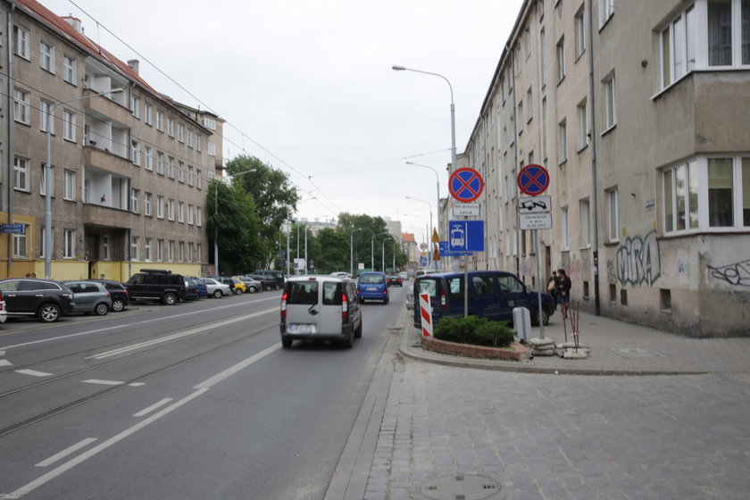 Zakaz parkowania stanął m.in. na Sienkiewicza