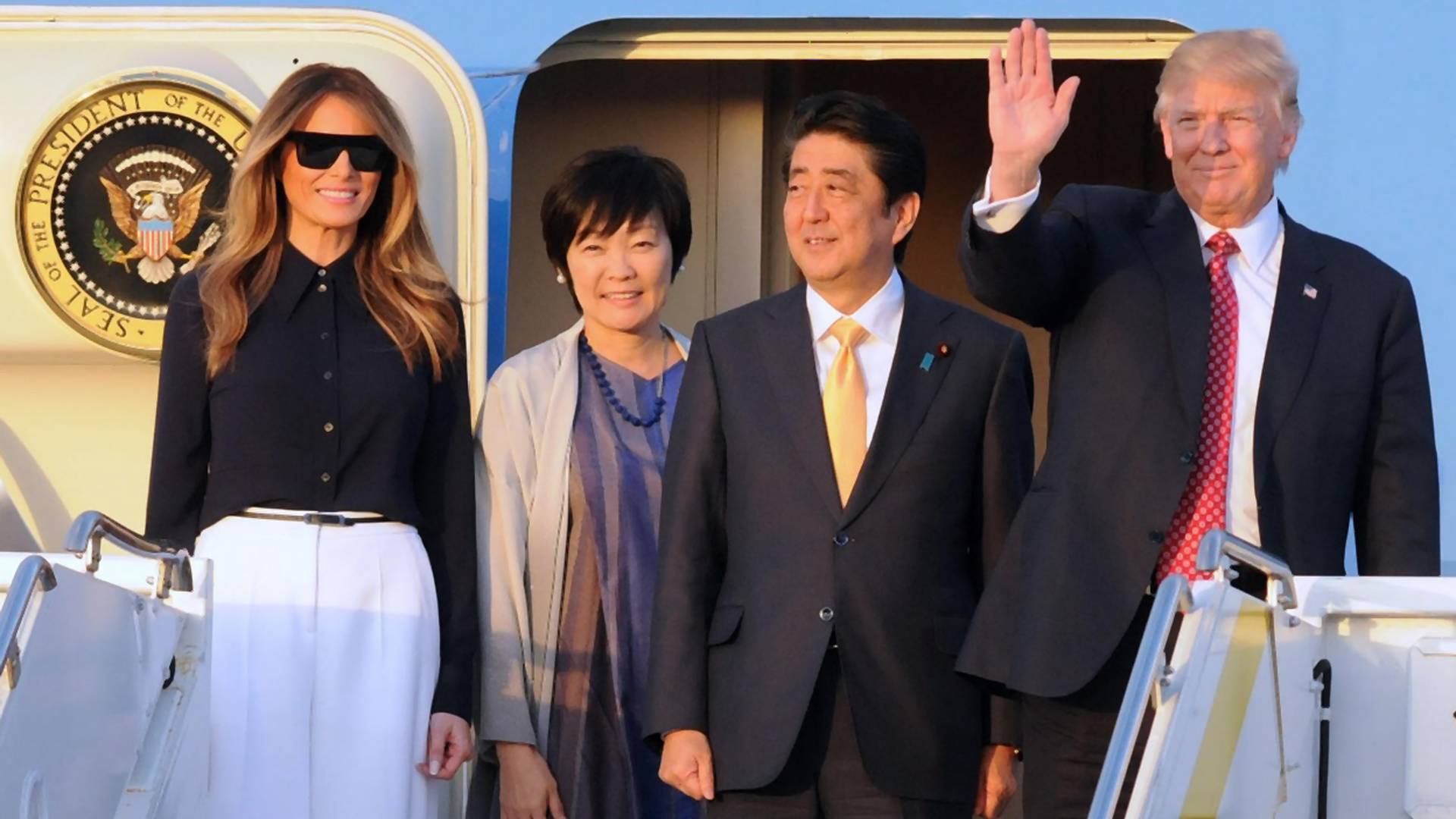 Žena japanskog premijera ispalila Donalda Trampa (a on toga još nije ni svestan)