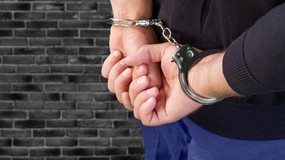 Sześćdziesiątka”, czyli mały świadek koronny – kto może skorzystać i czy zawsze oznacza niższy wyrok?