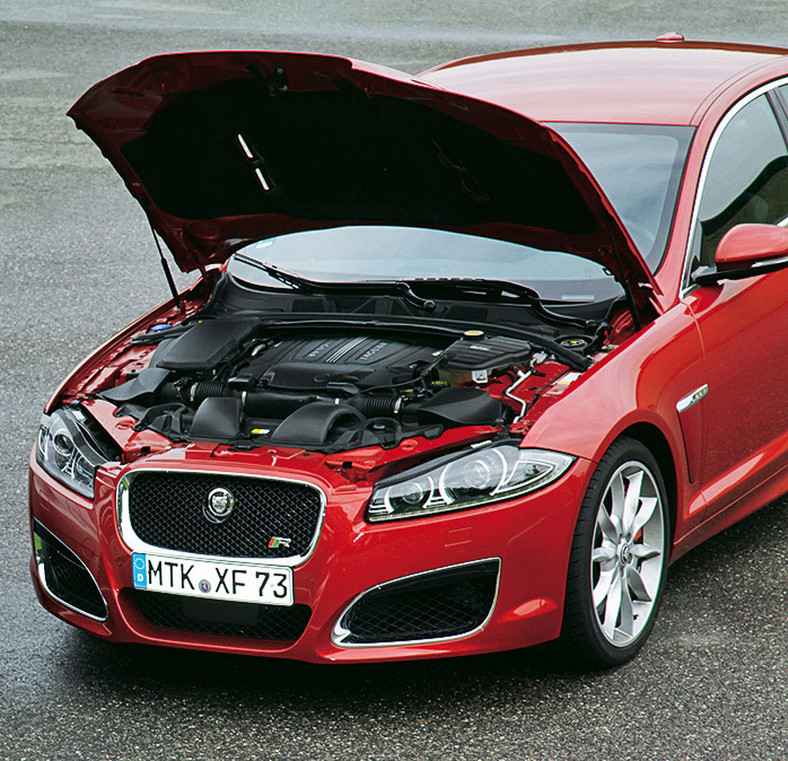 Jaguar XFR V8 Supercharged: kot pokazuje pazury