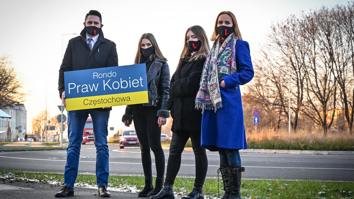 Prawom kobiet zostanie poświęcone nowe rondo wybudowane niedaleko jednego z częstochowskich dworców kolejowych. W ten sposób podróżni wysiadający z pociągów mają poznać wartości, jakie reprezentuje Częstochowa. Pomysłodawcy chcą też w ten sposób wesprzeć kobiety protestujące przeciwko zaostrzeniu prawa aborcyjnego.