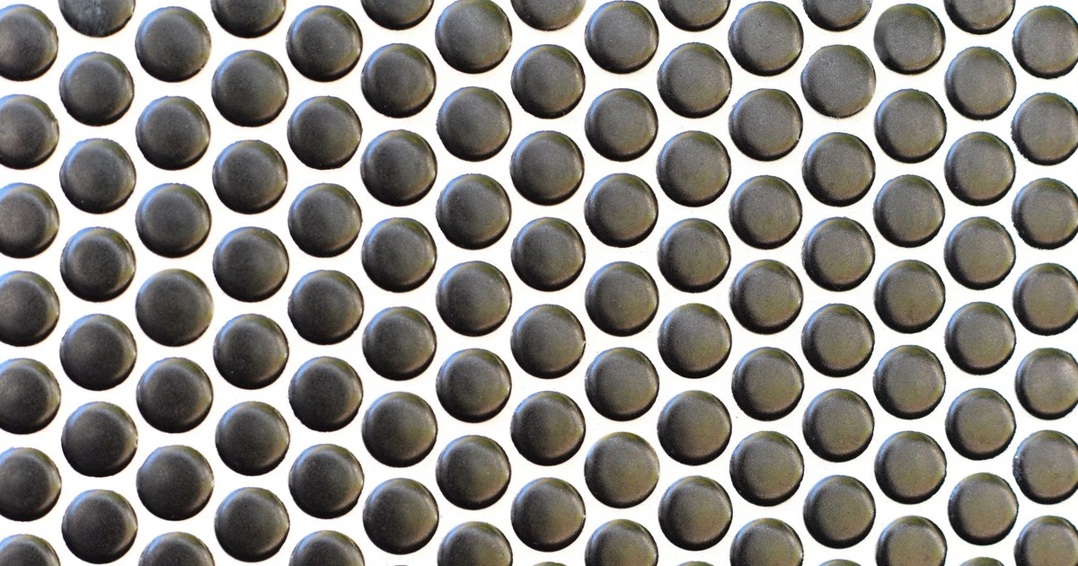 Watch Dr. Pimple Popper Remove a Huge Cluster of Blackheads from a Man's Back Pulse Nigeria