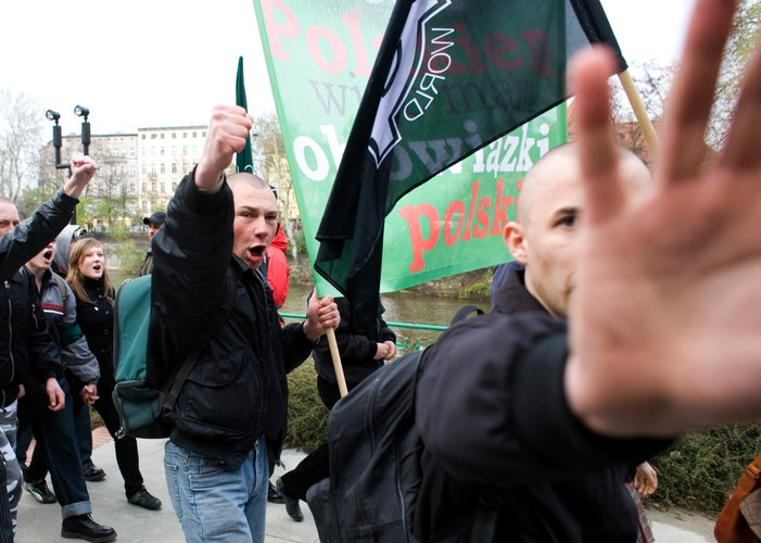 Manifestacja narodowców we Wrocławiu szybko przekształciła się w bijatykę z policją