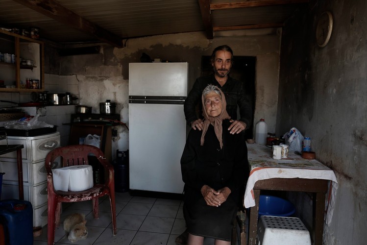 60-letnia Anna Kousoula i jej 40-letni syn Stratos