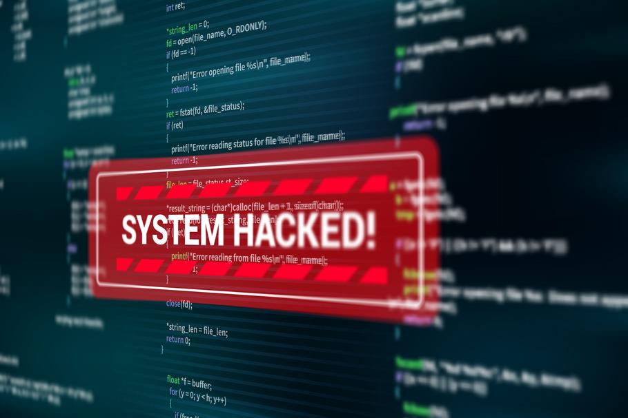 Częste są ataki typu ramsomware – czyli atak polegający na zablokowaniu dostępu do systemu firmy albo uniemożliwiający odczyt zapisanych w nim danych.