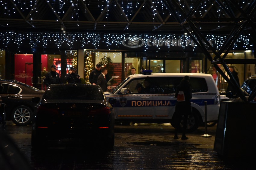 Policija ispred hotela "Kraun plaza"