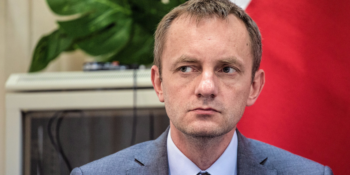 Wiceminister finansów Tomasz Robaczyński poinformował, że w kwestii deficytu budżetowego w skali roku rząd trzyma się ustawy budżetowej