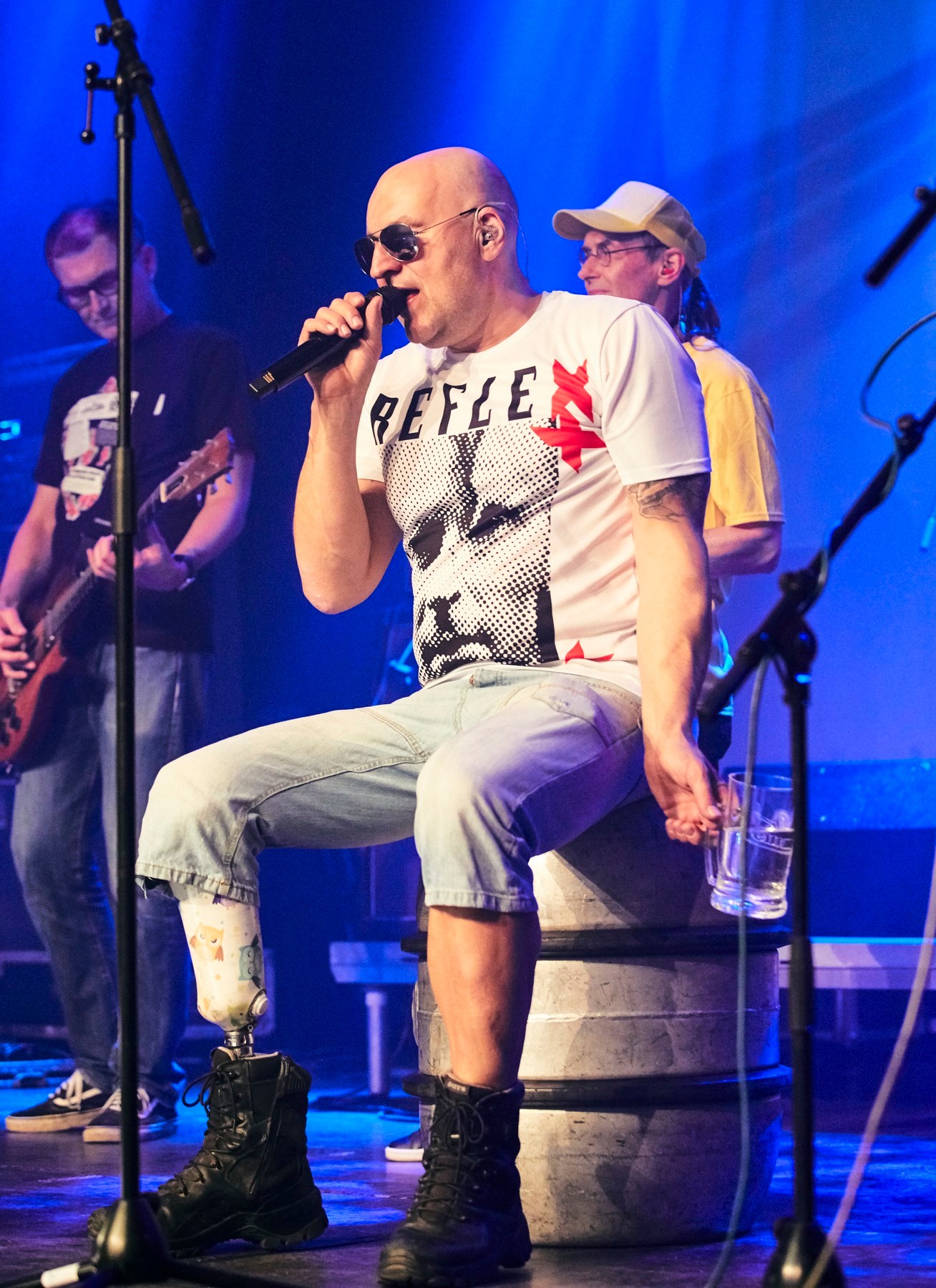 Český spevák, skladateľ, frontman skupiny Tři sestry Lou Fanánek Hagen, vlastným menom František Moravec.