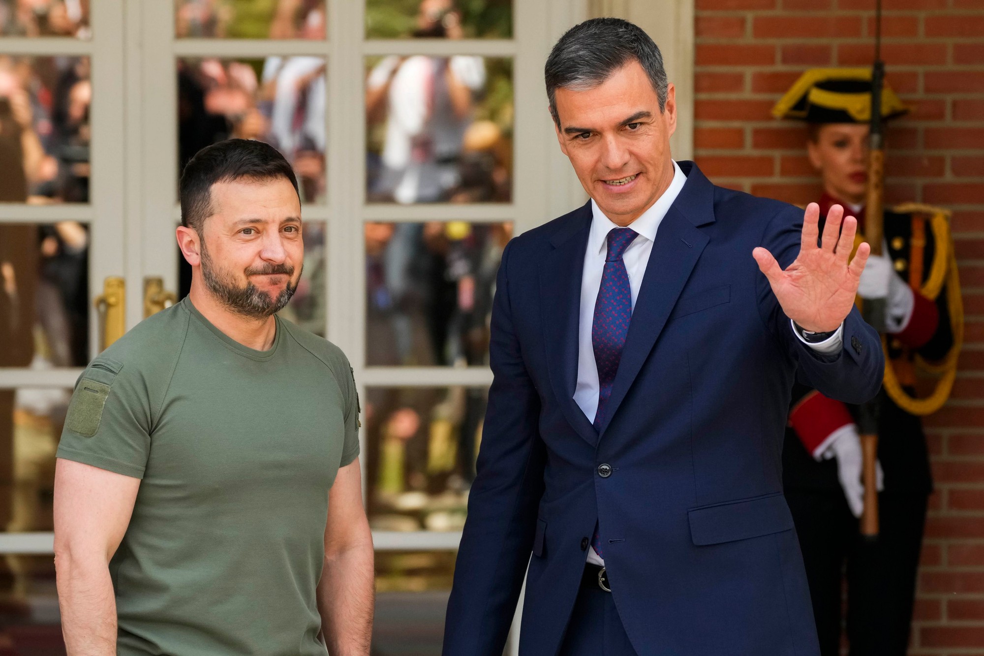 Ukrajinský prezident Zelenskyj a španielsky premiér Pedro Sánchez.