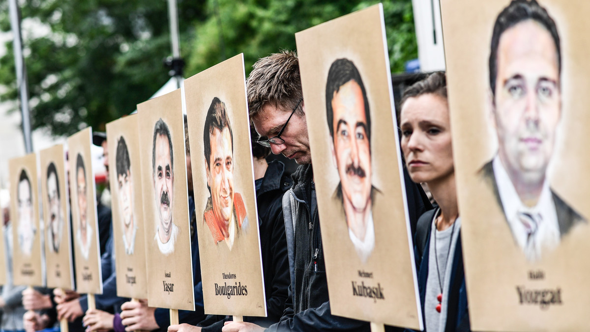 Wyższy Sąd Krajowy w Monachium skazał dziś na dożywotnie więzienie neonazistkę Beate Zschaepe za współudział w 10 zabójstwach, popełnionych w latach 2000-2007 na terenie Niemiec przez Narodowosocjalistyczne Podziemie (NSU).