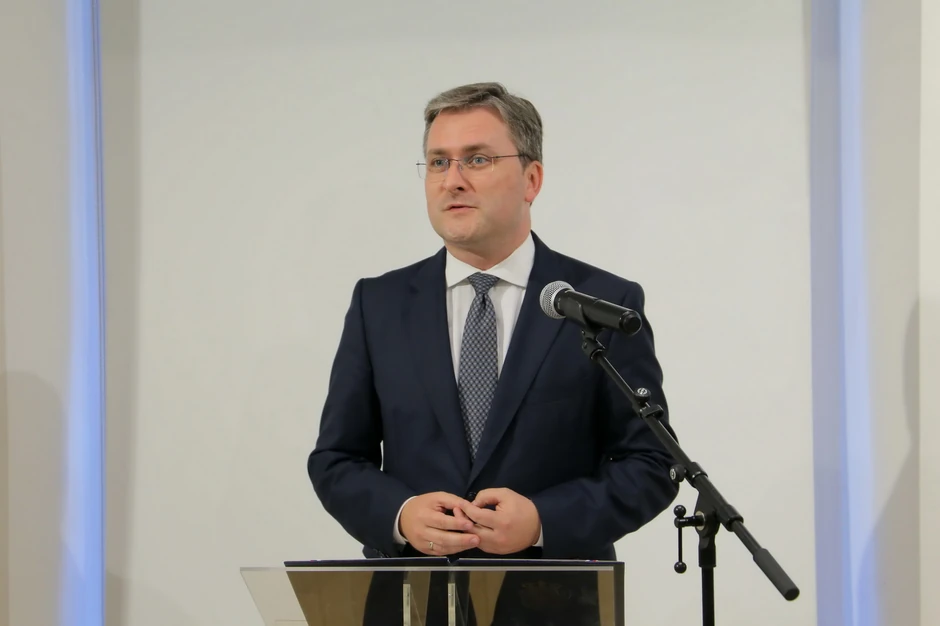 Nikola Selaković, ministar kulture, na otvaranju izložbe u Parizu