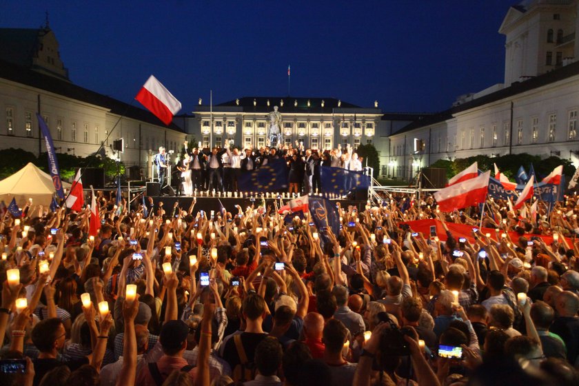 Zmiany w sądach dzielą Polaków