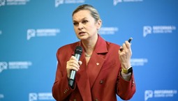 Nie tylko telefony komórkowe. MEN wprowadza także inny ważny zakaz dla uczniów