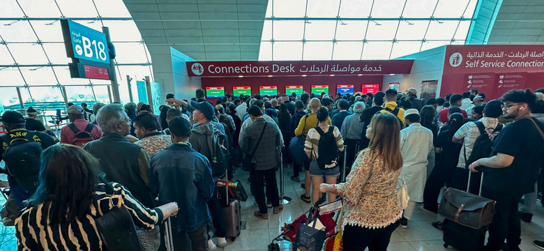 Paraliż na lotnisku w Dubaju, tłumy podróżnych, brak informacji. Utknęli także Polacy...