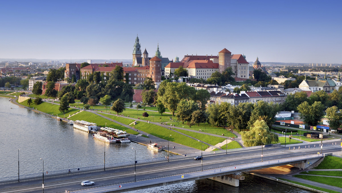 Trzy unoszące się nad Wisłą balony i 64 specjalnie strojone syreny okrętowe zostaną wykorzystane podczas koncertu niemieckiego artysty Christofa Schlaegera, który 25 czerwca wystąpi w Krakowie.