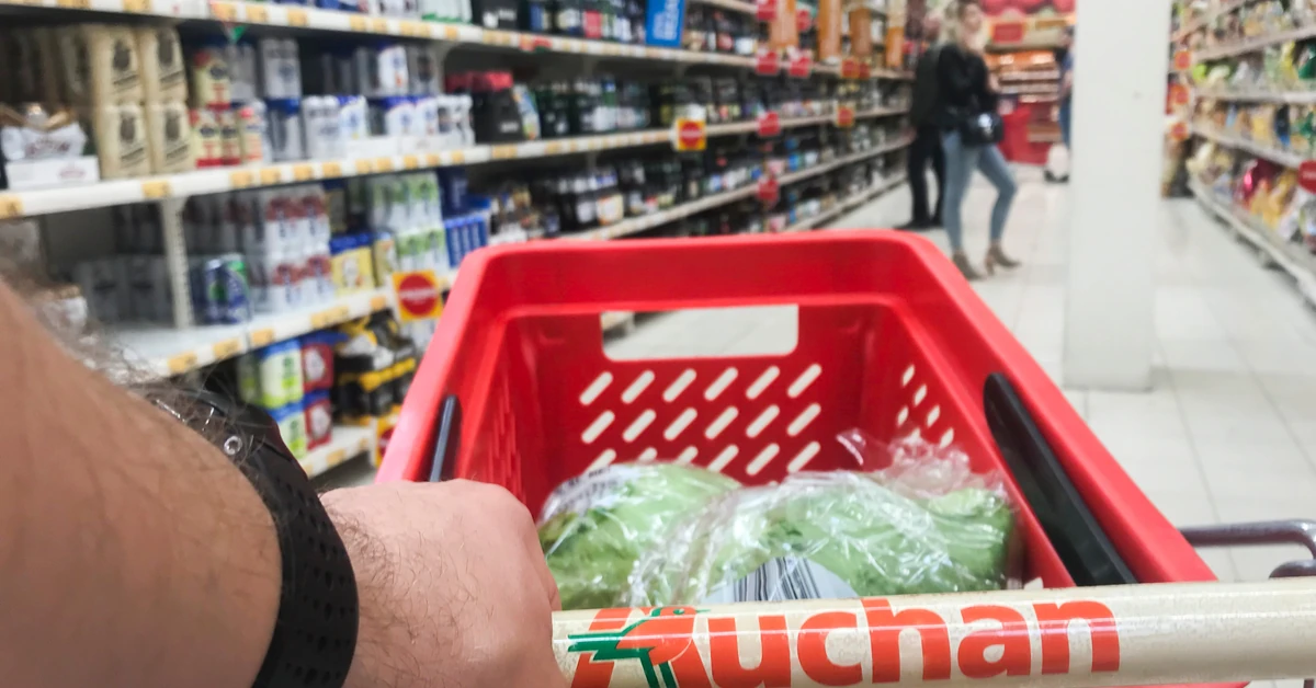 Nagranie z przepychanki w Auchan podbija sieć. "Tak się wziąć upodlić" [WIDEO]