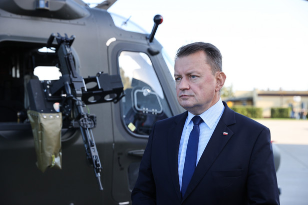 Minister obrony narodowej Mariusz Błaszczak podczas uroczystości rozpoczęcia dostaw śmigłowców AW-149 dla Wojska Polskiego na terenie 25. Brygady Kawalerii Powietrznej - 7 dywizjonu lotniczego w Nowym Glinniku