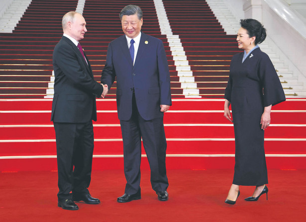 Władimir Putin i Xi Jinping wraz z żoną Peng Liyuan podczas Trzeciego Forum Pasa i Szlaku w Pekinie, 17 października 2023 r.