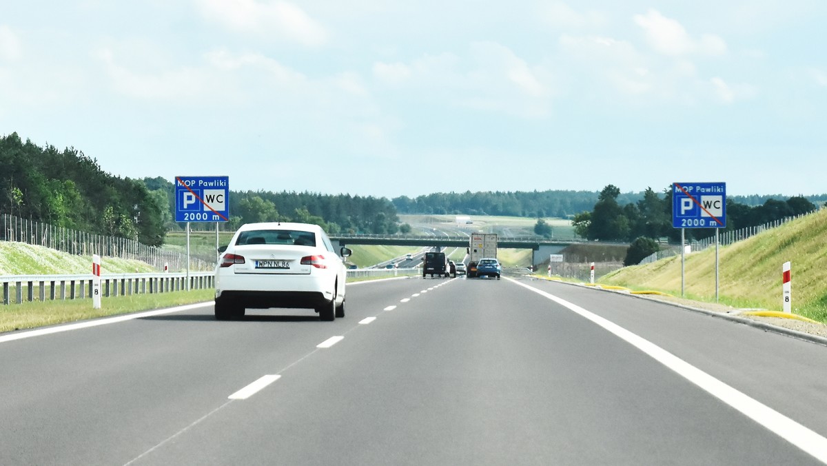 22-latek jechał drogą ekspresową S7 z prędkością 239 km/h. Zatrzymany przez policjantów wytłumaczył, że "lubi tak jeździć".