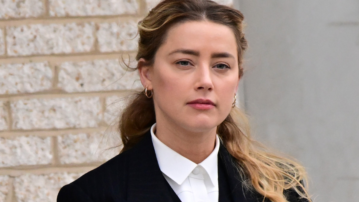 Amber Heard bierze leki podczas procesu? Nagranie zaciekawiło internautów