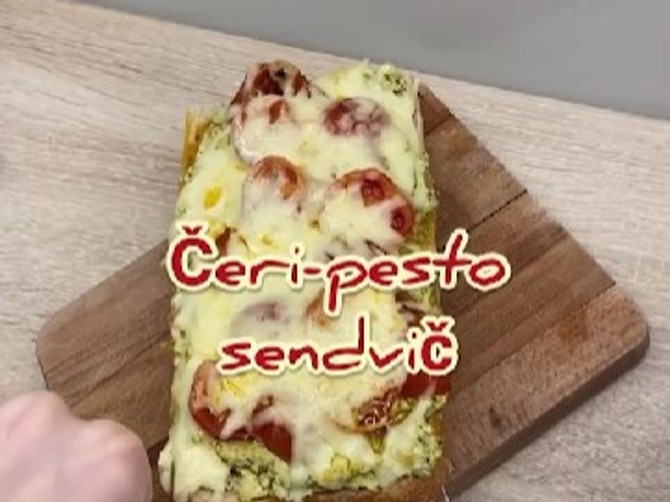 Čeri pesto sendvič