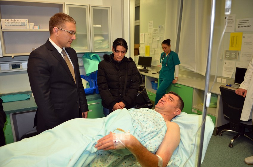 Stefanović sa ranjenim policajcem Đuricom Vračarićem