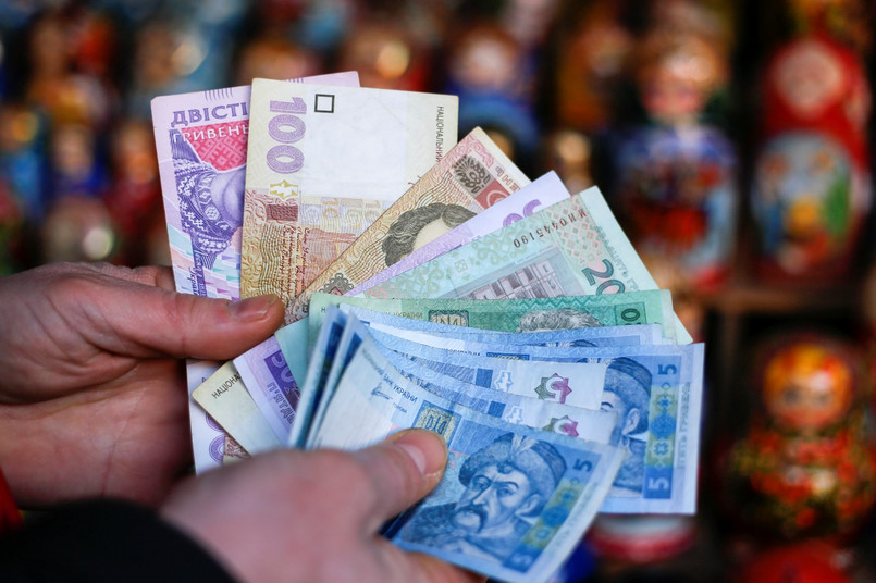 O prawie osiem procent spadła dziś wartość ukraińskiej waluty - za dolara można było kupić jedenaście hrywien