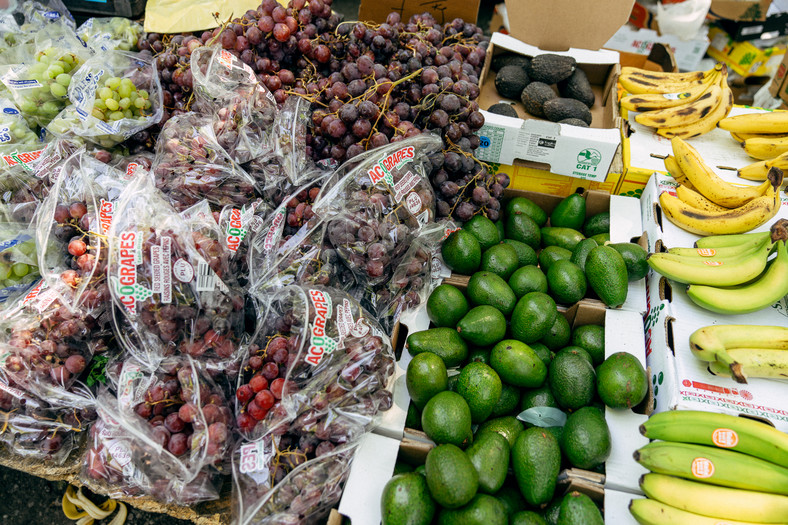 Na Olimpii można kupić bardzo tanio warzywa i owoce