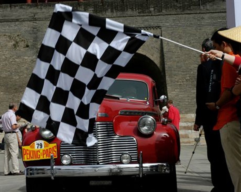 Setny rajd starych aut Pekin-Paryż