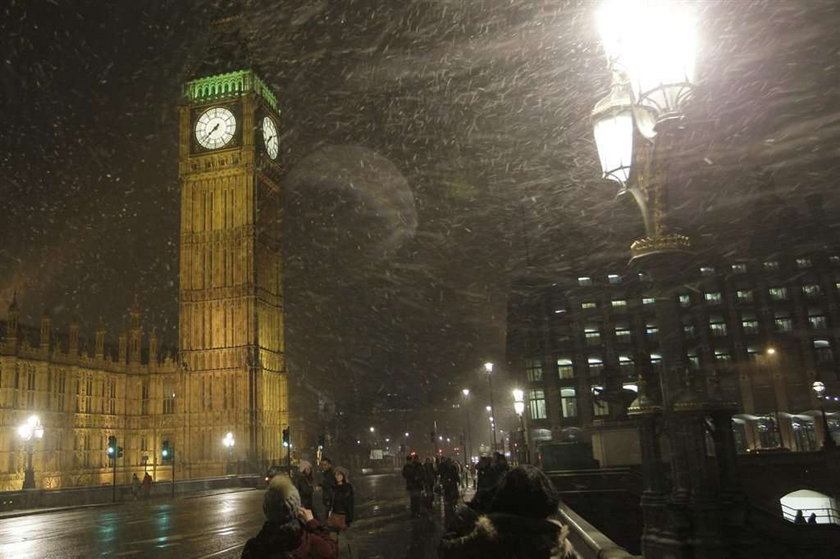 Zima w Londynie. Odwołują loty z Heathrow