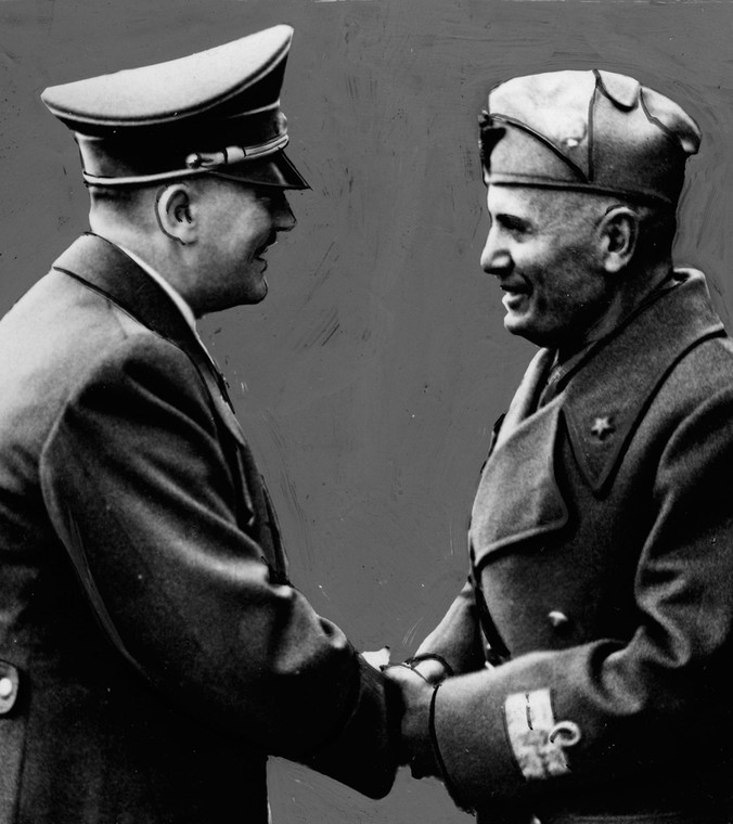 Hitler i Mussolini na zdjęciu wykonany w trakcie ich wcześniejszego spotkania w kwietniu 1943 roku