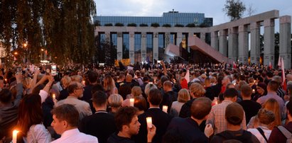 Kolejne protesty w stolicy. "Łańcuch Światła" pod Sądem Najwyższym