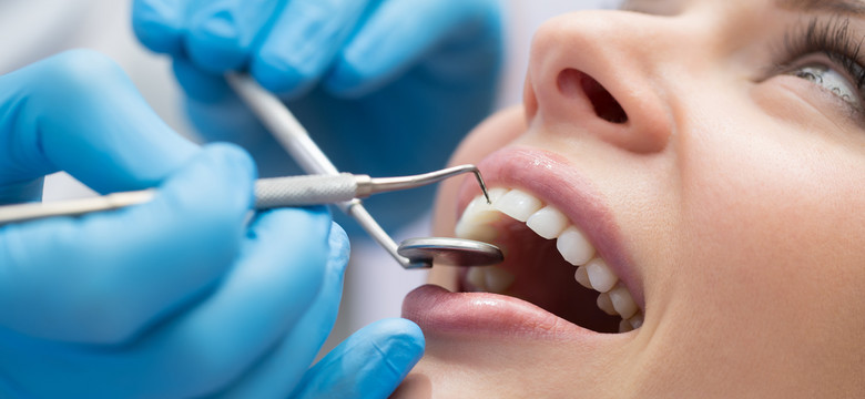 Co robić, aby proteza zębowa nie zmieniła naszego życia na gorsze?