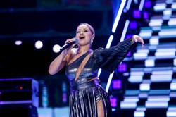 Ewelina Lisowska wygina się na włoskiej plaży. Fani pieją z zachwytu [FOTO]