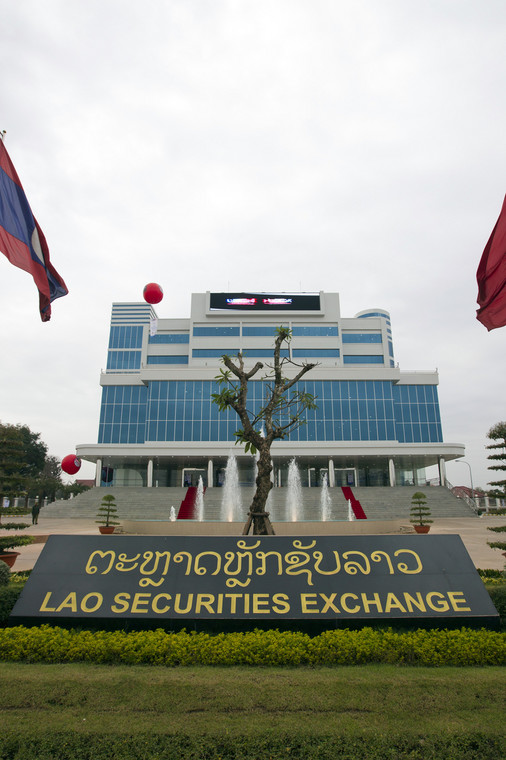Otwarcie giełdy w stolicy Laosu Wientian. Budynek Lao Securities Exchange.  (3) Fot. Brent Lewin/Bloomberg