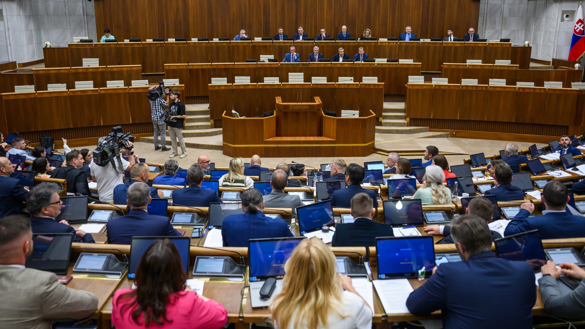 Poslanci parlamentu