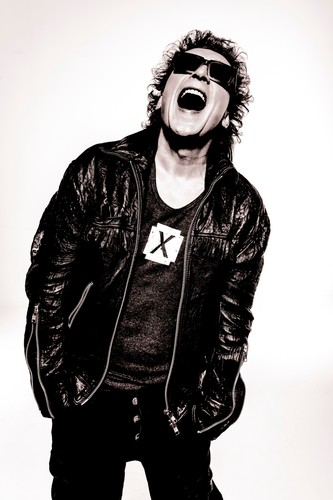 Janusz Panasewicz na zdjęciach z najnowszej sesji