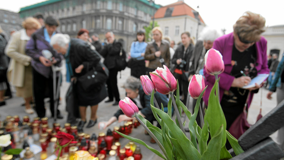 Klub radnych SLD chce stworzyć skwer 96 drzew na Muranowie w ramach obchodów rocznicy 10 kwietnia - podaje tvnwarszawa.pl.