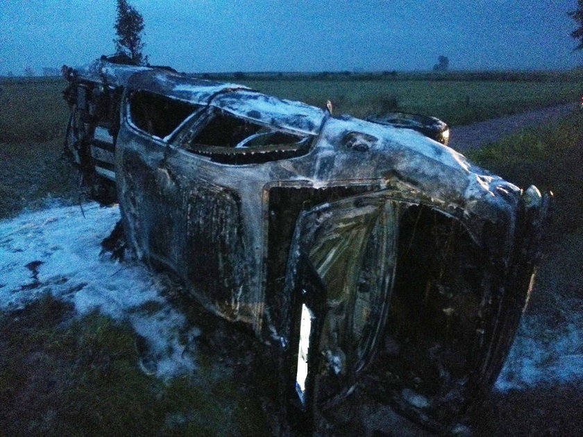 Pod Pleszewem dachowało auto. 4 osoby trafiły do szpitala