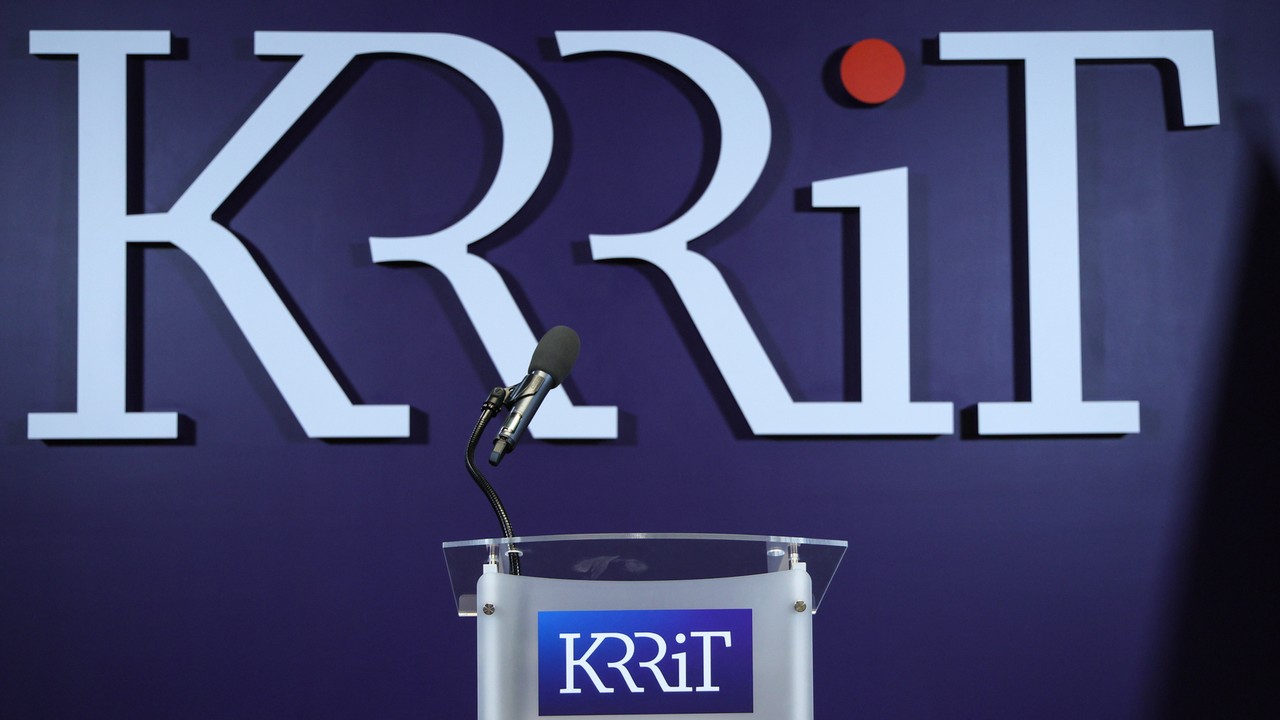 Policja reaguje na dezinformację TV Republika. Chodzi o wejście do siedziby KRRiT