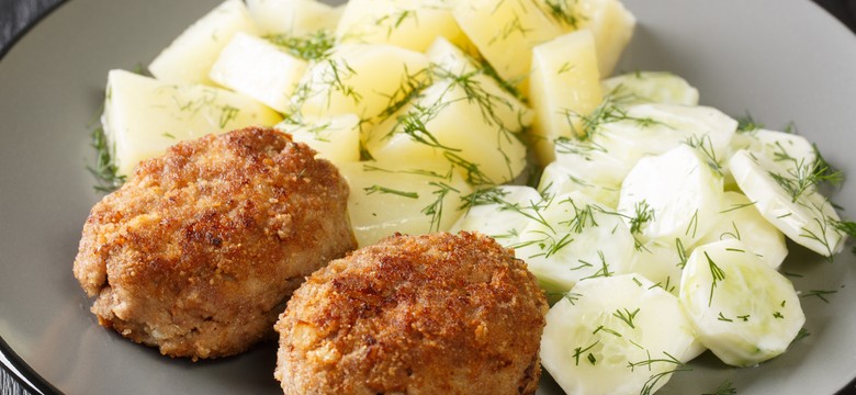 Pyszny obiad na poniedziałek. Podajemy przepis, Ty gotujesz. Kotlety z mięsa z rosołu