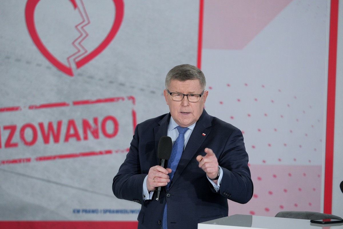 Warszawa, 19.03.2024. Poseł PiS Zbigniew Kuźmiuk podczas konferencji PiS podsumowującej 100 dni rządu Donalda Tuska, 19 bm. w Centrum Prasowym Foksal w Warszawie. (sko) PAP/Mateusz Marek