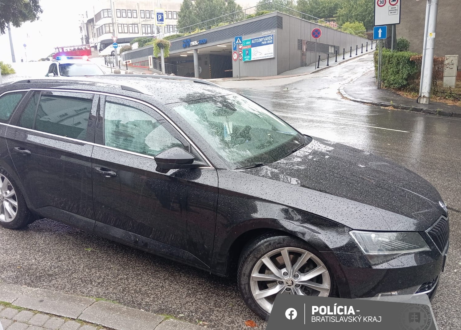 Polícia zasahovala pri viacerých udalostiach spojených s počasím.