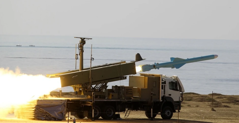 Iranska mornarica testira projektil "kader" tokom vojnih vežbi kod Ormuskog moreuza 2. januara 2012.