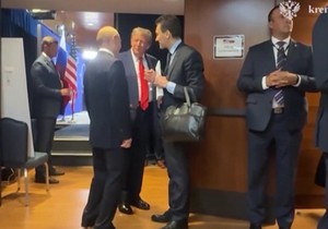 Putinu se trza noga tokom sastanka sa Trampom