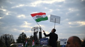 Wybory na Węgrzech. Ostatnie sondaże przedwyborcze wskazują na wyraźne zwycięstwo Magyara