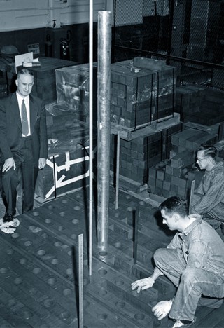 Reakcja łańcuchowa. Jak wyglądała droga do budowy bomb i elektrowni atomowych