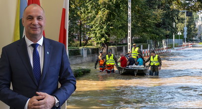 Powodzianie twierdzą, że burmistrz był na urlopie, kiedy zalało miasto. "Fakt" to sprawdził