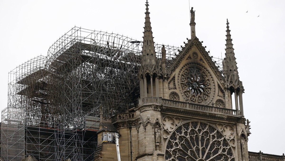 Pożar katedry Notre Dame. Dzieła sztuki zostaną przeniesione do Luwru