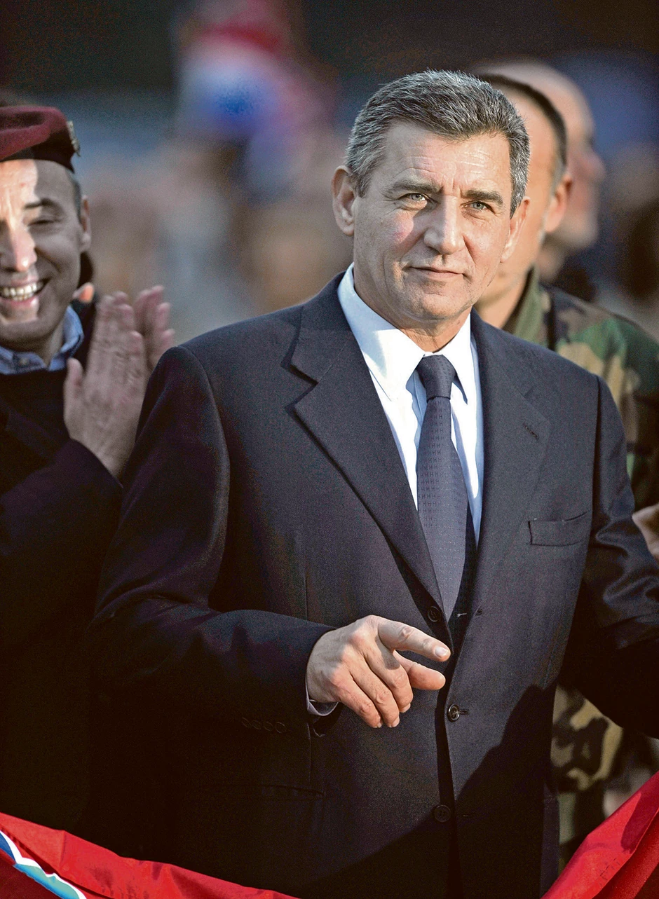 Premijera filma "General" ispraćena je aplauzom bez euforije, a pre početka su se začuli zvižduci, ali ne filmu...